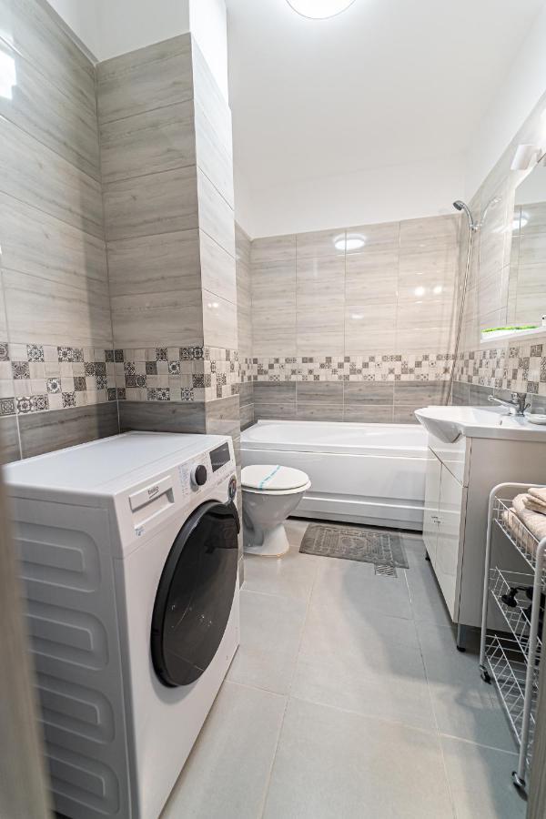 באקאו Apartament Delux מראה חיצוני תמונה